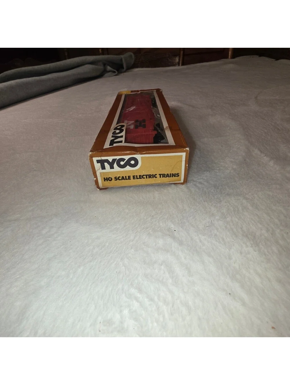Tyco HO Scale Electric Trains New Haven 50 Foot Plug Door Box Car 339-B NIB